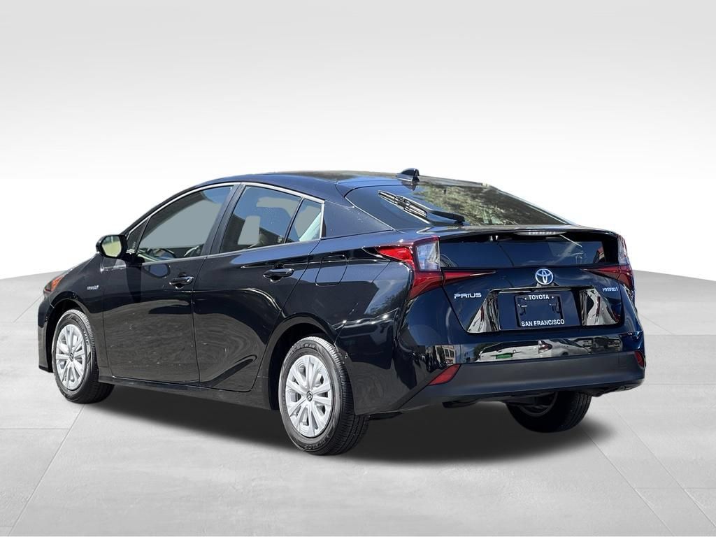 Certified 2022 Toyota Prius LE FWD image 3