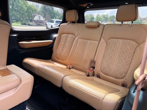 Used 2022 Jeep Grand Wagoneer Series III w/ Rear Seat Video Group 1 AWD/4WD image 10