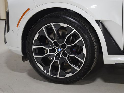 Used 2026 BMW X7 M60i image 5