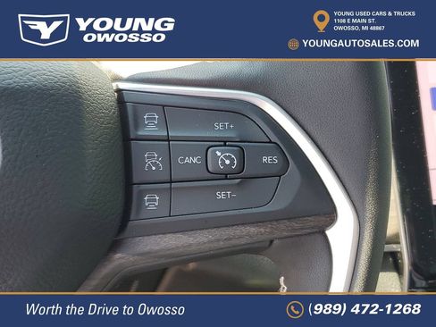 Used 2025 Jeep Grand Cherokee Limited w/ Trailer Tow Package AWD/4WD image 14