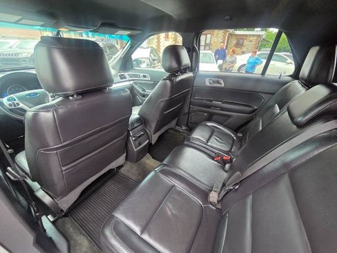 Used 2014 Ford Explorer XLT w/ Equipment Group 202A FWD image 14
