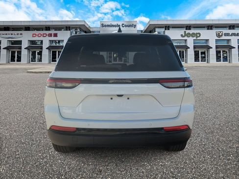 New 2025 Jeep Grand Cherokee Altitude image 7