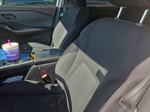 Used 2023 Nissan Rogue S FWD image 11