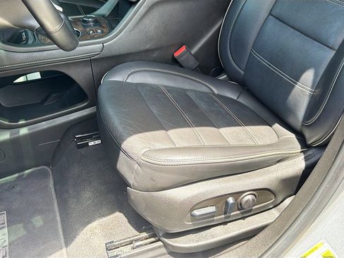 Used 2023 GMC Acadia Denali w/ Denali Technology Package FWD image 22