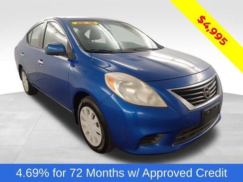 Used 2014 Nissan Versa SV FWD image 1