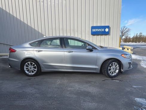 Used 2020 Ford Fusion SE image 9