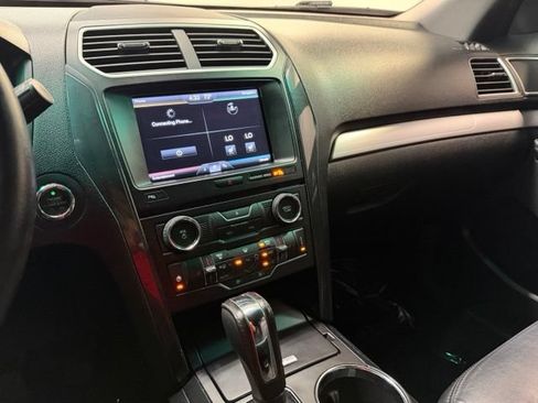 Used 2016 Ford Explorer XLT w/ Equipment Group 202A FWD image 20