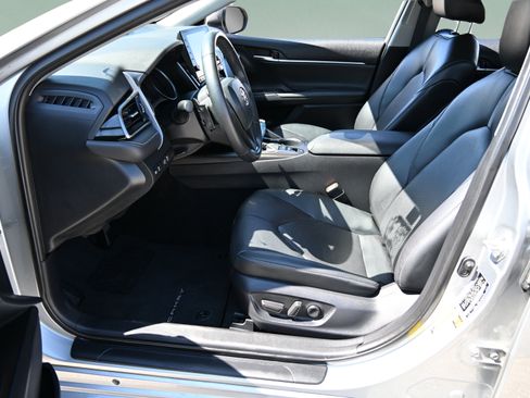Used 2023 Toyota Camry XSE FWD image 17