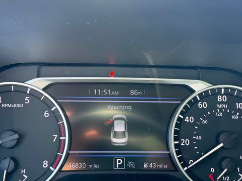 Used 2025 Nissan Sentra SR FWD image 16