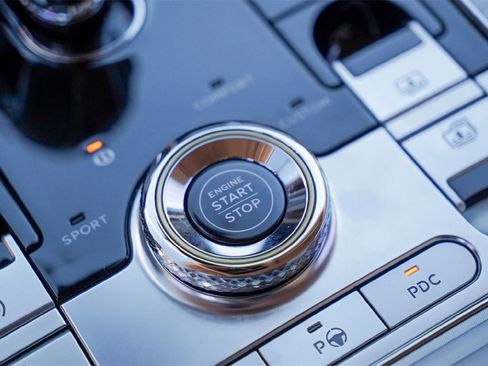 Certified 2023 Bentley Flying Spur W12 image 28