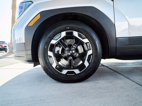 Used 2025 Hyundai Santa Fe SEL image 3