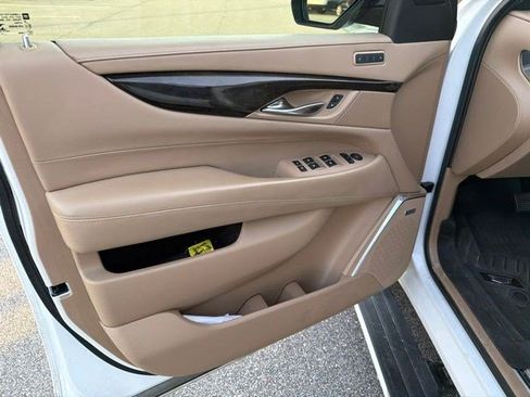 Used 2020 Cadillac Escalade Platinum AWD/4WD image 11