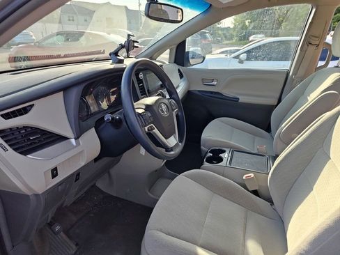 Used 2016 Toyota Sienna LE AWD/4WD image 7