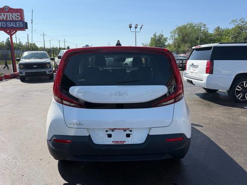 Used 2022 Kia Soul LX w/ Technology Package FWD image 6