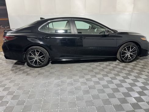 Used 2023 Toyota Camry SE image 9