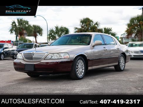Used 2003 Lincoln Town Car Signature image 1