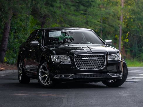 Used 2016 Chrysler 300 C Platinum RWD image 1