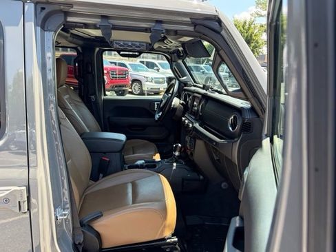 Used 2021 Jeep Wrangler Unlimited Rubicon 4xe w/ Dual Top Group AWD/4WD image 29