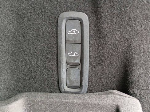 Certified 2025 Volvo XC60 B5 Ultra w/ Protection Package Premier AWD/4WD image 15