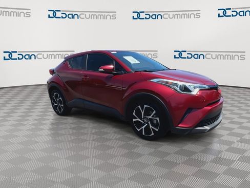 Used 2018 Toyota C-HR XLE FWD image 2