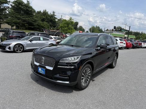 Used 2023 Lincoln Aviator AWD w/ Premium Package image 2
