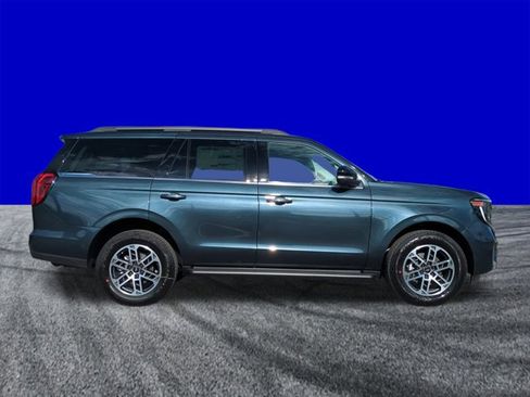 New 2026 Ford Expedition Active image 3