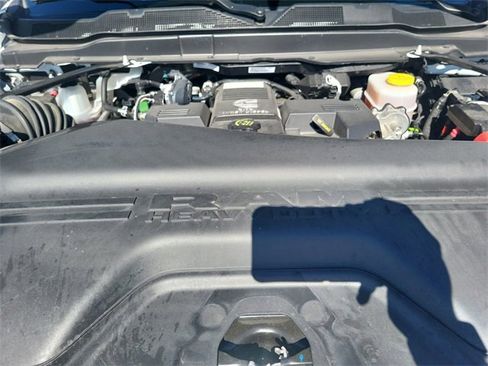 Used 2024 RAM 2500 Tradesman w/ Chrome Appearance Group image 17