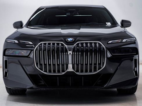 Used 2025 BMW 740i xDrive image 6