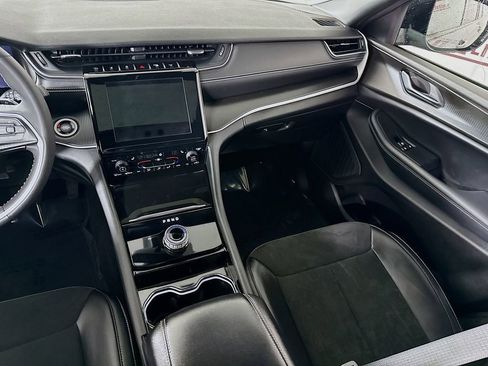 Used 2023 Jeep Grand Cherokee L Laredo image 28