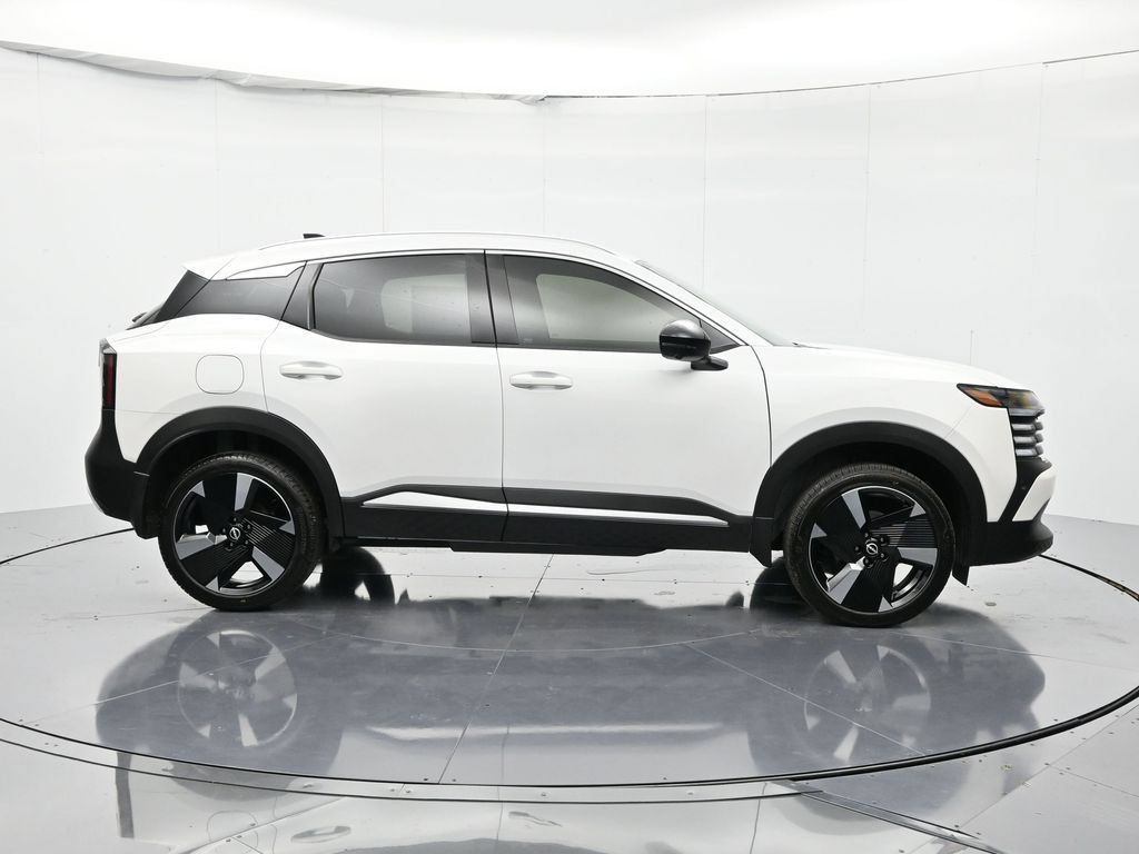 New 2026 Nissan Kicks SR FWD image 4