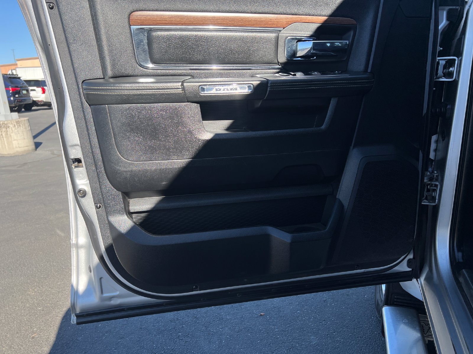 Used 2014 RAM 3500 Laramie AWD/4WD image 17