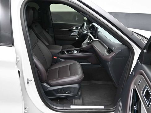 Certified 2026 Ford Explorer Platinum w/ LUX Leather Package AWD/4WD image 21