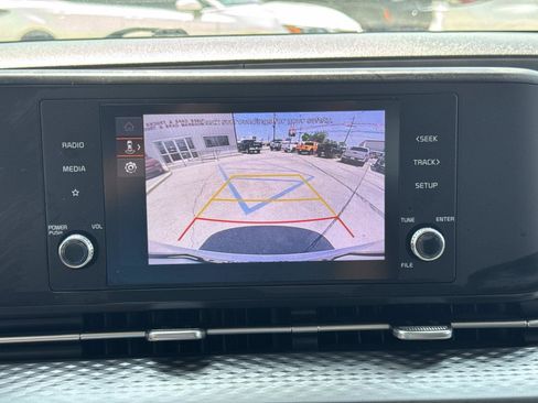 Used 2024 Kia Carnival LX FWD image 25