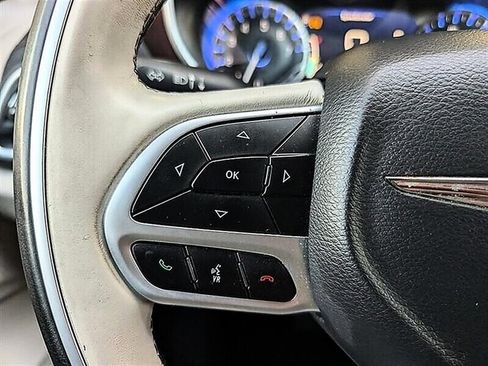 Used 2017 Chrysler Pacifica Limited w/ UConnect Theater Package FWD image 20