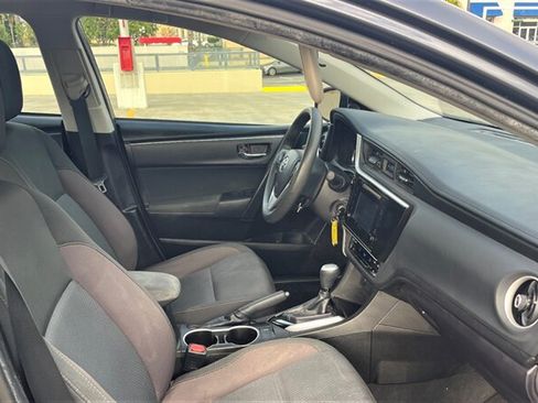 Used 2018 Toyota Corolla LE FWD image 17