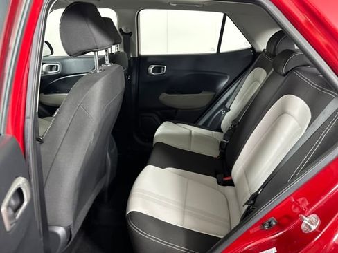 Certified 2022 Hyundai Venue SEL image 24