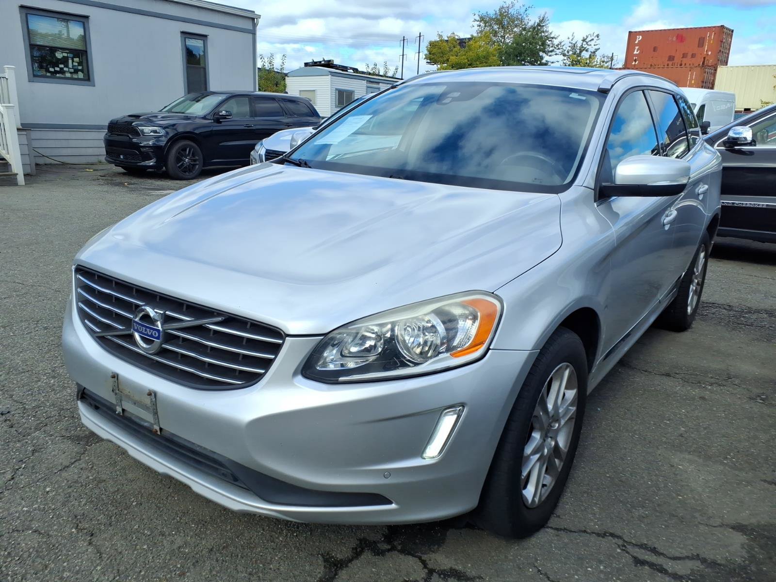 Used 2016 Volvo XC60 T5 Premier w/ Proximity Package AWD/4WD image 3