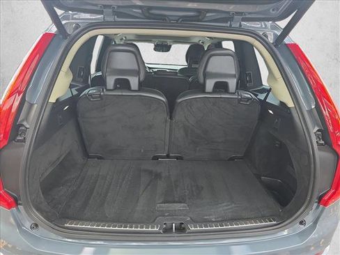 Used 2022 Volvo XC90 T5 Momentum w/ Climate Package image 12