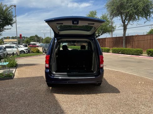 Used 2016 Dodge Grand Caravan SXT w/ Rear Park Assist Package FWD image 14