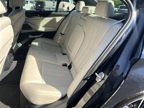 Used 2019 BMW M550i xDrive w/ Premium Package image 32