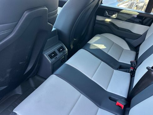 Used 2025 INEOS Grenadier AWD/4WD image 4