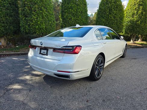 Used 2020 BMW 750i xDrive w/ Executive Package image 5