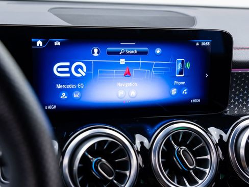 Used 2024 Mercedes-Benz EQB 250+ image 25