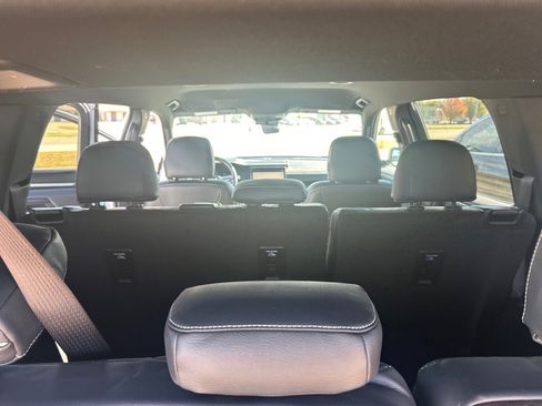 Used 2025 GMC Acadia Elevation image 27