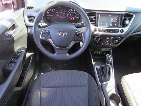 Used 2022 Hyundai Accent SEL image 9