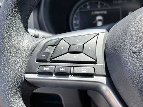 Used 2018 Nissan Kicks SR w/ Premium Package FWD image 13