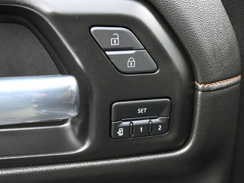 Used 2021 GMC Sierra 1500 AT4 w/ AT4 Preferred Package AWD/4WD image 4