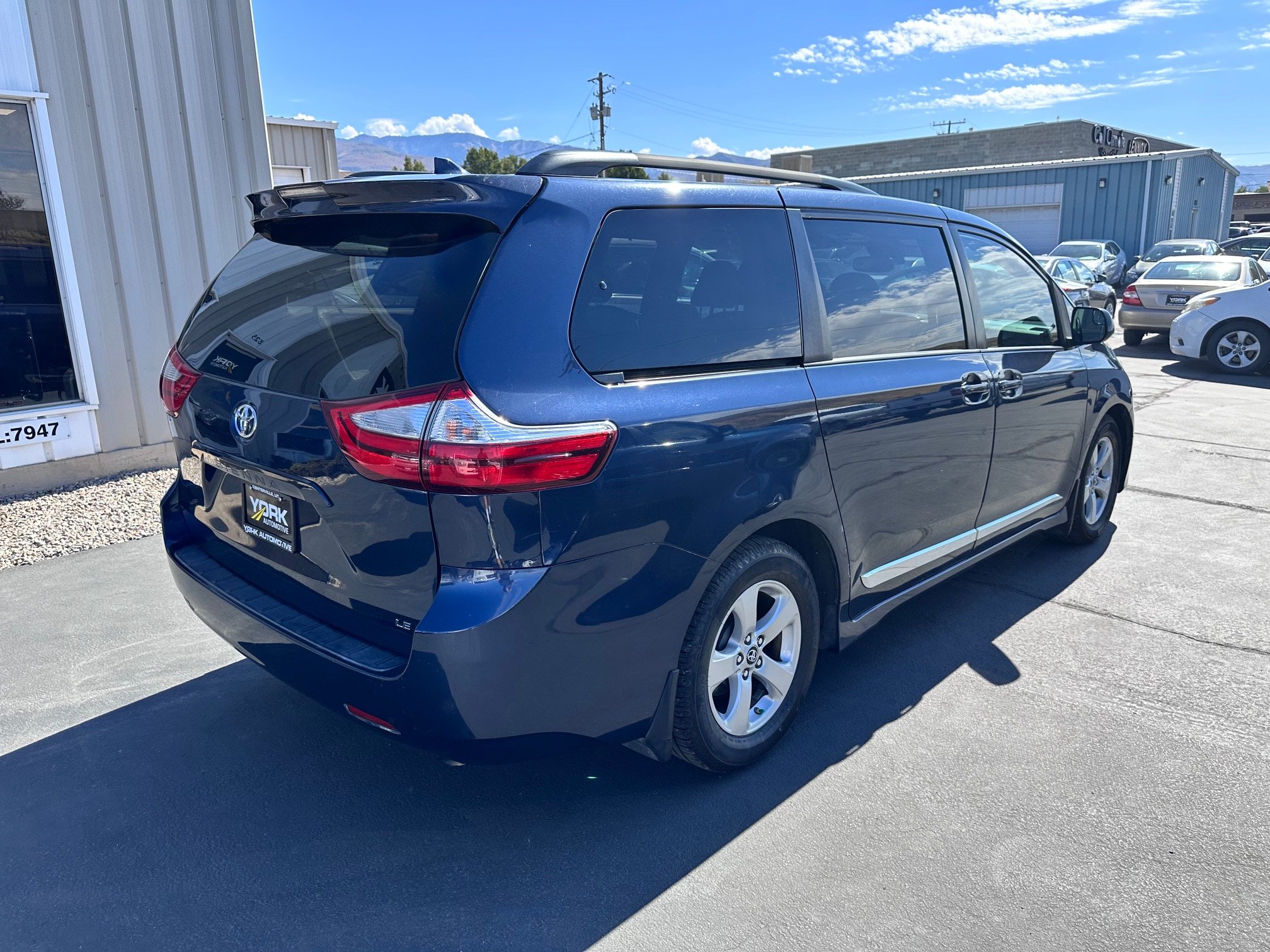 Used 2019 Toyota Sienna LE w/ Protection Package FWD image 3