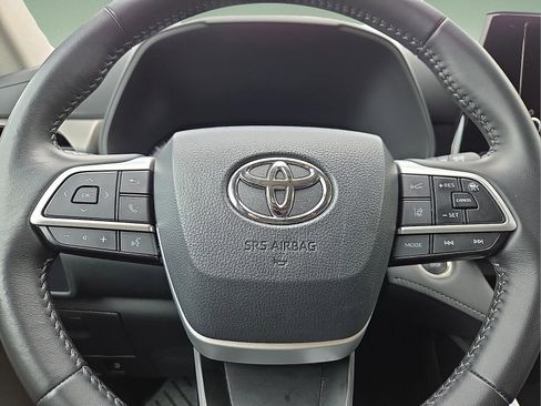 Used 2025 Toyota Highlander LE FWD image 24