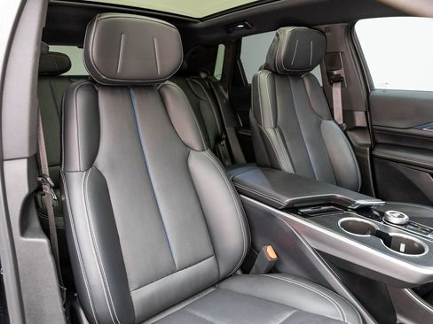 Used 2024 Cadillac Lyriq Luxury image 32